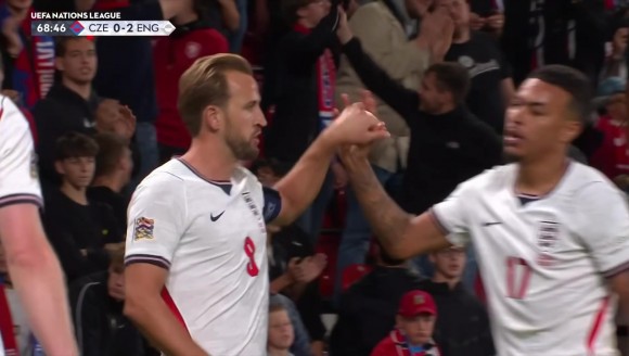 一剑封喉！凯恩敏锐抢点左脚抽射破门，英格兰2-0领先！